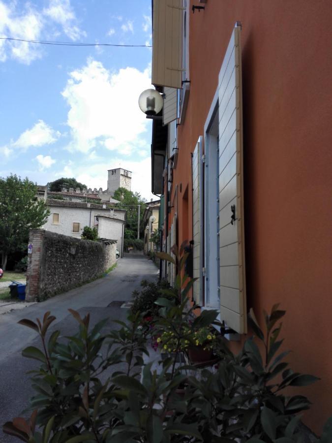 B&B Al Vicolo Di Mezzo Monzambano Exterior photo