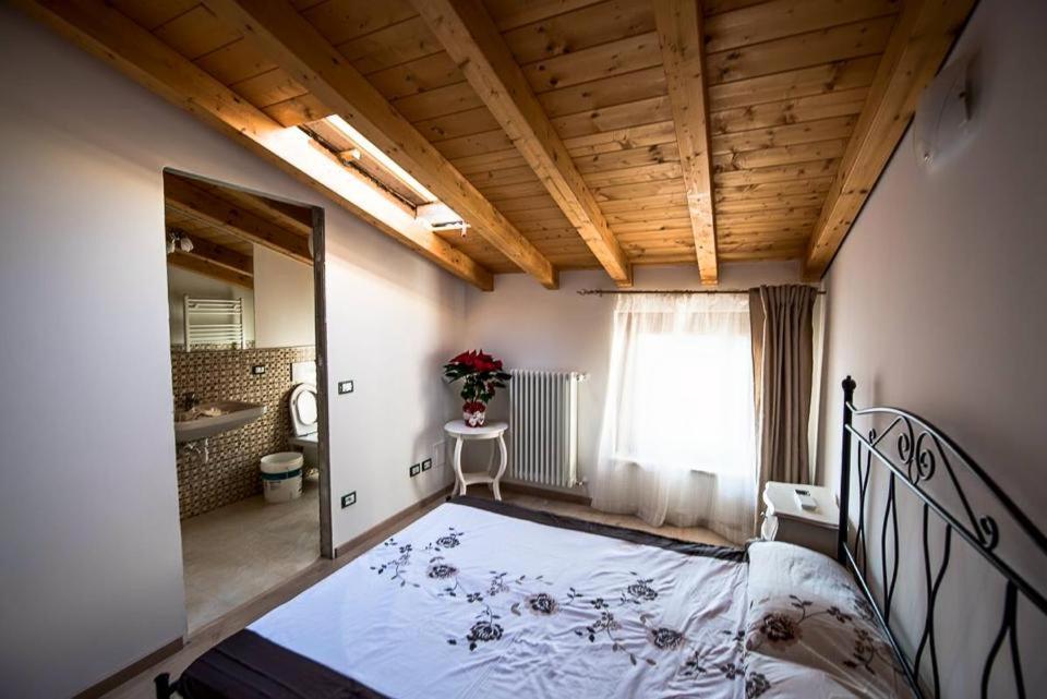 B&B Al Vicolo Di Mezzo Monzambano Exterior photo